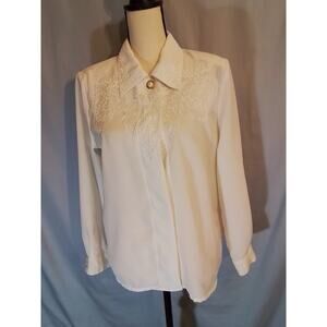 Christie & Jill White Embroidered Button Front Blouse